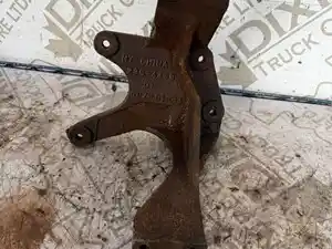 Used Engine Mount (Stock #CAT-5882-ENGBRKT)) Part Image