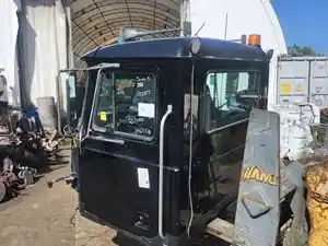 Used 1998 Mack CL713 Cab (Stock #MAC98-6135-CAB)) Part Image