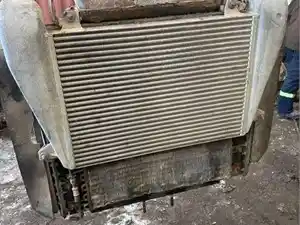 Used 2000 Radiator (Stock #FRE00-5725-RAD)) Part Image