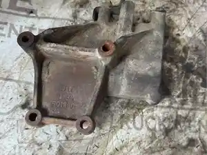 Used Bracket (Stock #INT04-1164-MNTBRKT)) Part Image