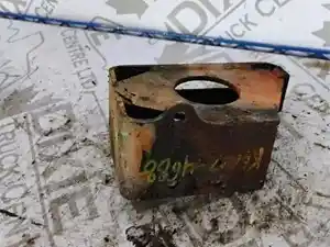 Used Bracket (Stock #KEN07-4668-BRKT)) Part Image