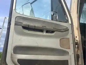 Used 2007 Freightliner Columbia 120 Door (Stock #FRE07-6099-DOOR/DS/LH)) Part Image