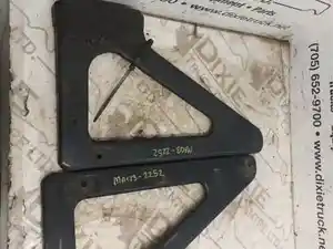Used Bracket (Stock #MAC13-2252-BRKTS A/)) Part Image