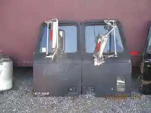 Used Door (Stock #MAC1356-DORPSR)) Part Image