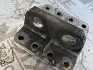 Used Engine Mount (Stock #PET05-3572-ENGMNT/D)) Part Image