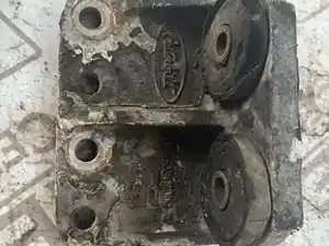 Used Engine Mount (Stock #PET05-3572-ENGMNT/P)) Part Image