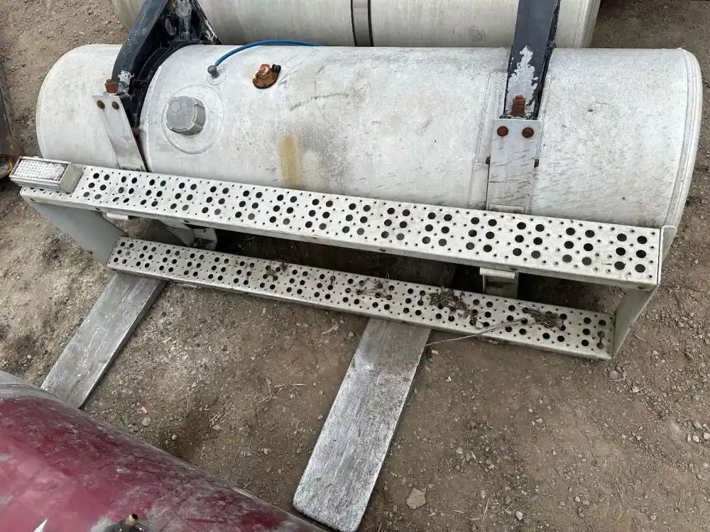 Used Freightliner Fuel Tank for sale | Lakefield Ontario Canada | Fuel ...