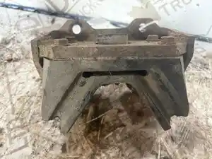 Used International Engine Mount (Stock #INT-5845-ENGMNT)) Part Image