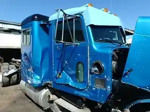 Used 2000 PETERBILT 379 Cab (Stock #32696)) Part Image