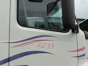 Used 2000 VOLVO VNL 660 Door (Stock #21030)) Part Image