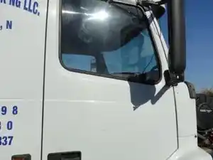 Used 2000 VOLVO VNL 660 Door (Stock #21325)) Part Image