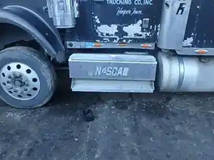Used 2004 INTERNATIONAL 9900I Battery Box (Stock #32207)) Part Image
