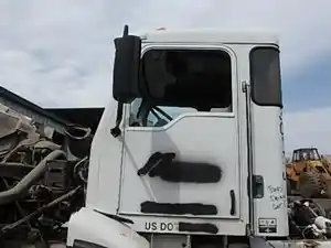 Used 2005 OSHKOSH F-SERIES Cab (Stock #28629)) Part Image