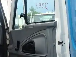 Used 2006 INTERNATIONAL 4300 Door (Stock #30132)) Part Image