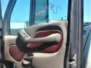 Used 2006 PETERBILT 387 Door (Stock #29892)) Part Image