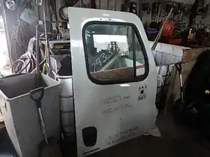 Used 2010 FREIGHTLINER CASCADIA Door (Stock #31309)) Part Image