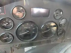 Used 2010 PETERBILT 384 Instrument Cluster (Stock #32835)) Part Image
