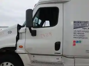 Used 2014 FREIGHTLINER CASCADIA Door (Stock #31220)) Part Image