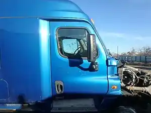 Used 2014 FREIGHTLINER CASCADIA Door (Stock #32258)) Part Image