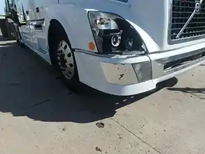 Used 2015 VOLVO VNL64T Bumper Image