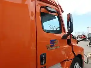 Used 2022 FREIGHTLINER CASCADIA Door (Stock #36334)) Part Image