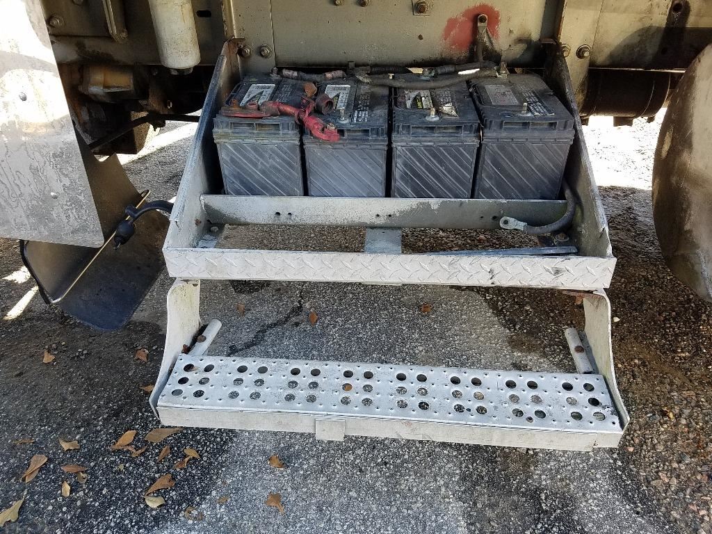 1996 FREIGHTLINER FLD120 (Stock 738) Battery Boxes TPI