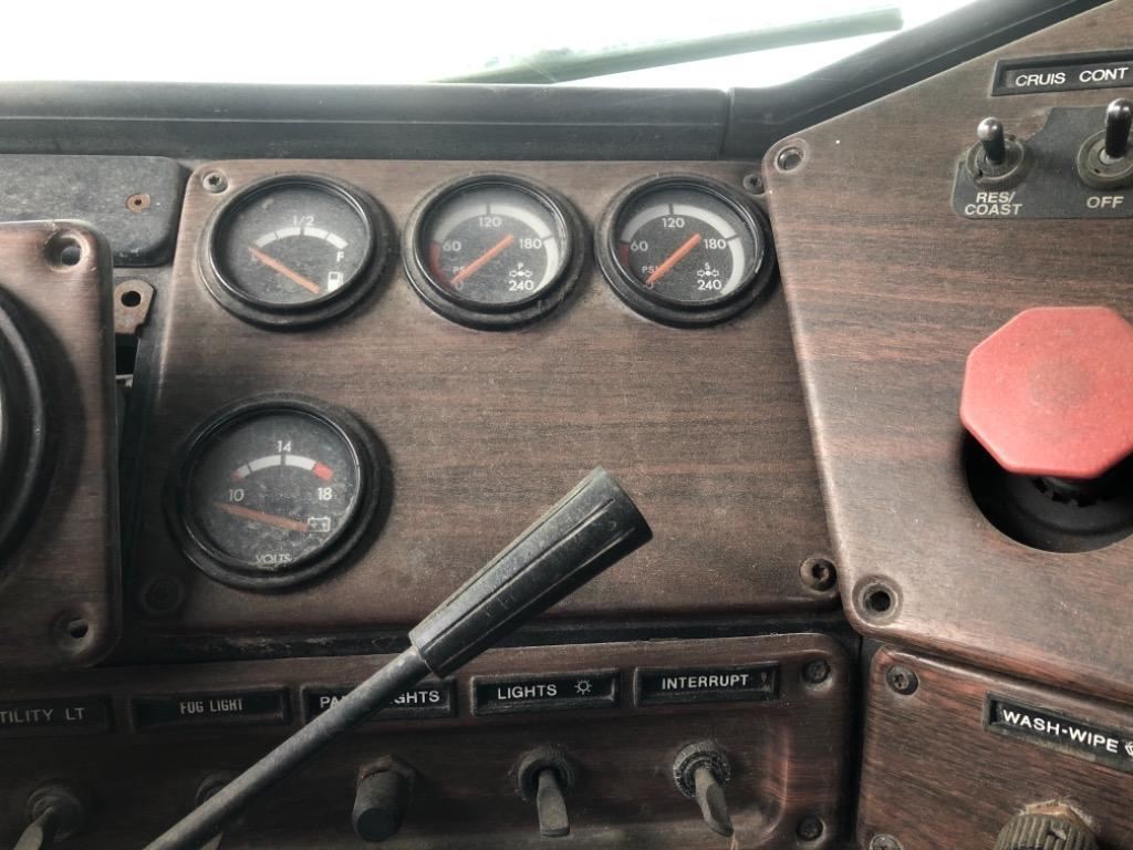 1998 FREIGHTLINER FLD112SD (Stock 1258) Instrument Cluster TPI
