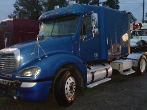 Used 2005 Freightliner COLUMBIA Sleeper (Stock #112)) Part Image