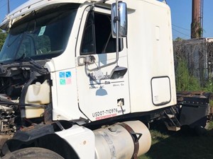 Used 2006 FREIGHTLINER COLUMBIA Cab (Stock #350)) Part Image