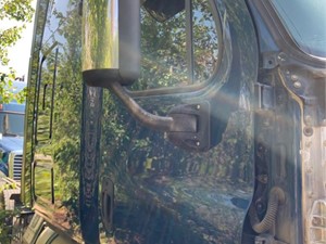 Used 2013 FREIGHTLINER CASCADIA Door (Stock #3872)) Part Image