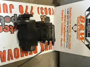 Used 2013 FREIGHTLINER Air Compressor (Stock #8825)) Part Image