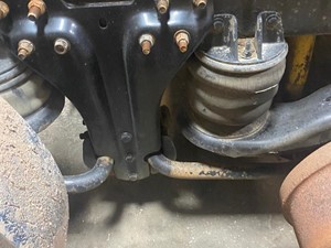 Used 1994 Kenworth T600 Spring, Rear Leaf Hanger (Stock #5010-5028)) Part Image