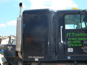 Used 1995 Freightliner FLD120 Cab (Stock #5051-32)) Part Image