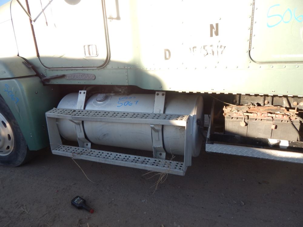 1996 Freightliner FLD120 (Stock 506710) Fuel Tank Saddle TPI
