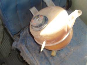 Used 1998 Ford Econoline Radiator Overflow Bottle (Stock #5044-31)) Part Image