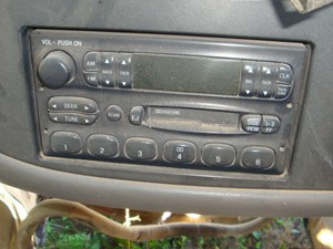 Used 1998 Ford Econoline Radio (Stock #5044-4)) Part Image