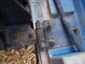 Used 1999 International 4700 LOW PROFILE Hood Hinge (Stock #5027-28)) Part Image