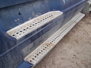Used 2003 Freightliner Columbia 120 Fuel Tank Step (Stock #5037-33)) Part Image