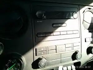 Used 2013 Ford F-650 Radio (Stock #5115-32)) Part Image