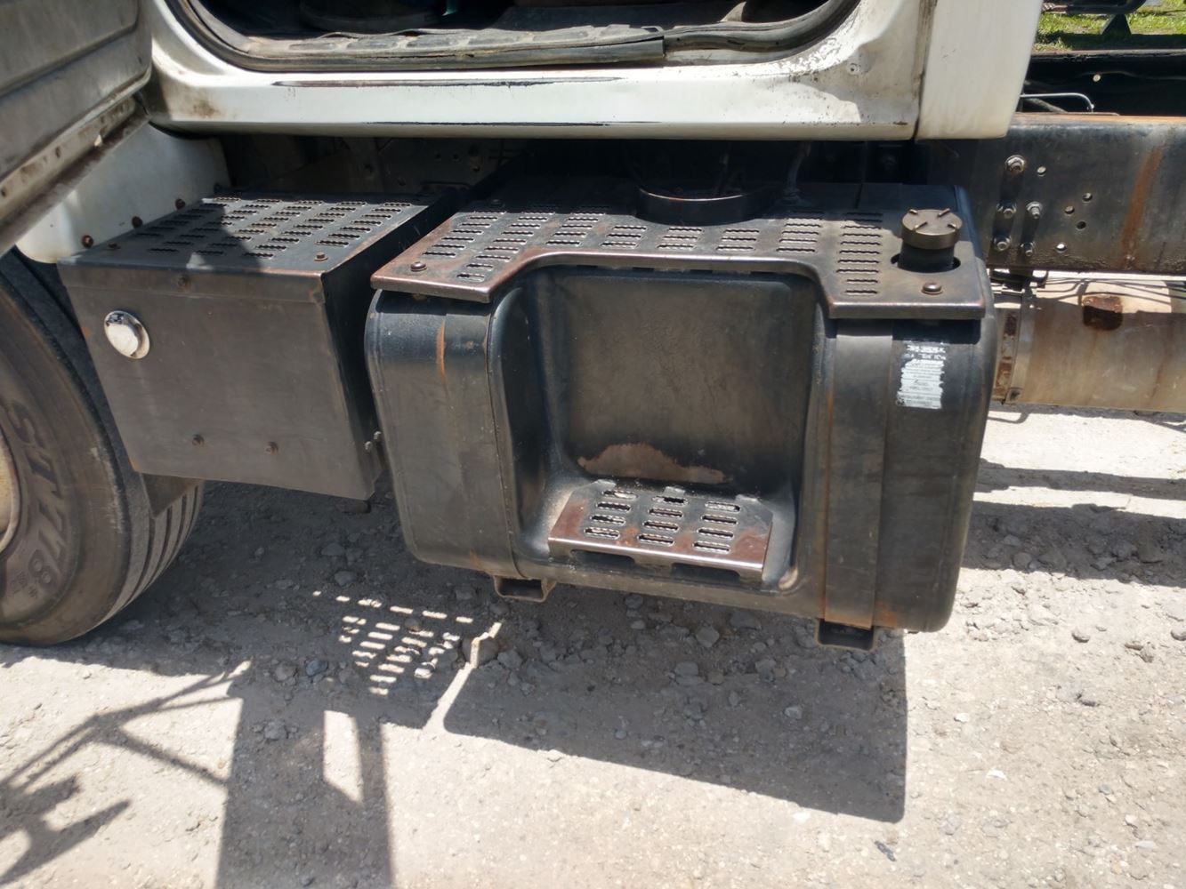 2000 GMC C7500 (Stock #201992) | Fuel Tanks | TPI