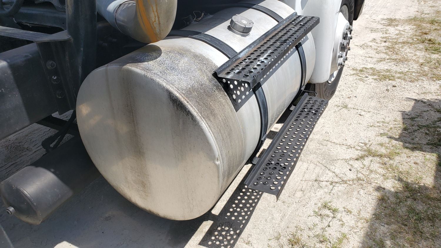 2000 International 9100 (Stock 202106) Fuel Tanks TPI