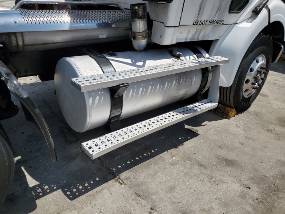 2005 Sterling L9500 (Stock 202437) Fuel Tanks TPI