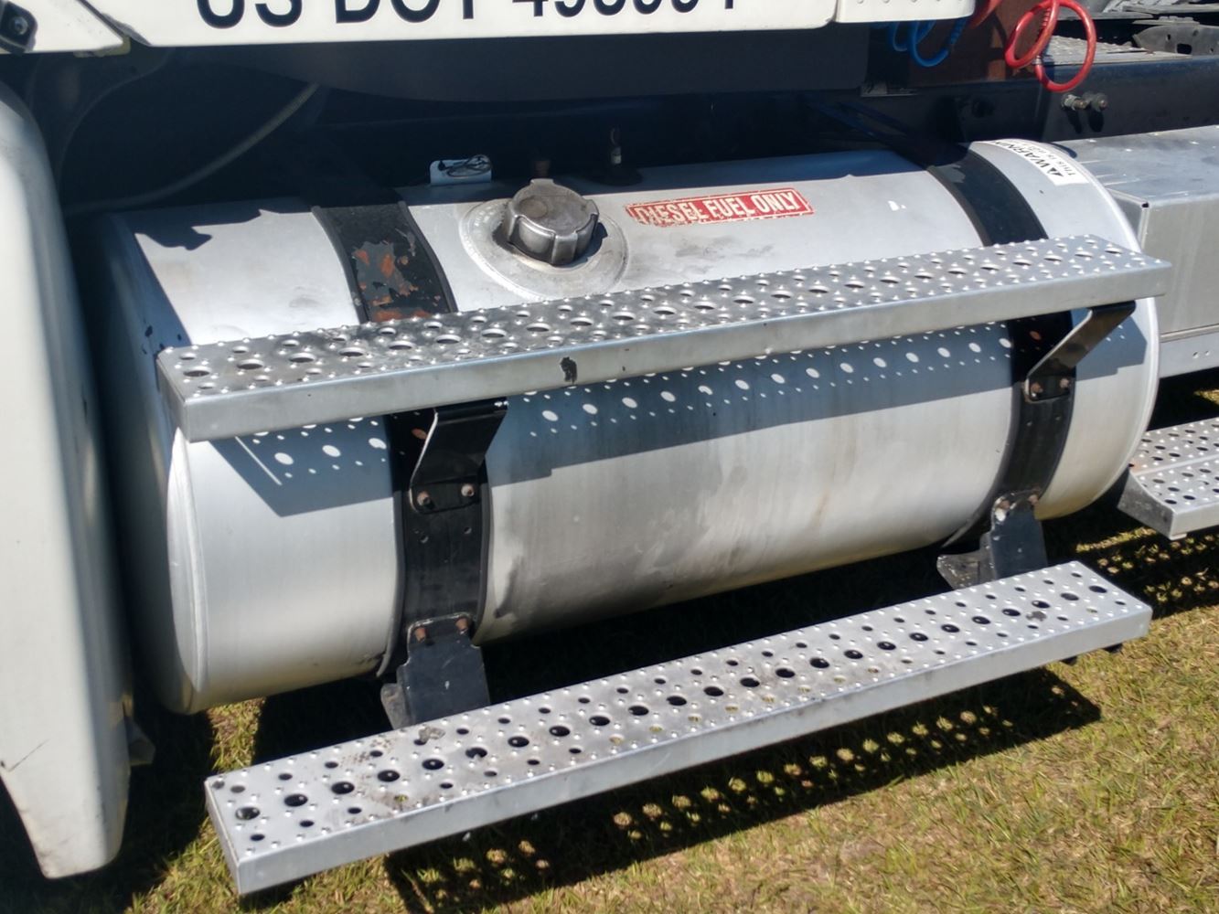 2006 Freightliner COLUMBIA 120 (Stock 201930) Fuel Tanks TPI