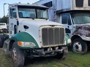Used 2006 Peterbilt 335 Cab (Stock #202686)) Part Image