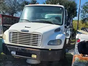 Used 2005 Freightliner M2 106 Radiator (Stock #203124)) Part Image