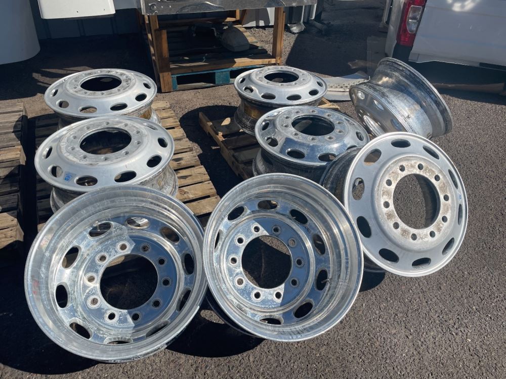 2013 22 5 22 5 X 8 25 Stock 1280 9 Wheels TPI