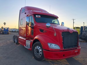 Used 2013 Peterbilt 587 Cab Image