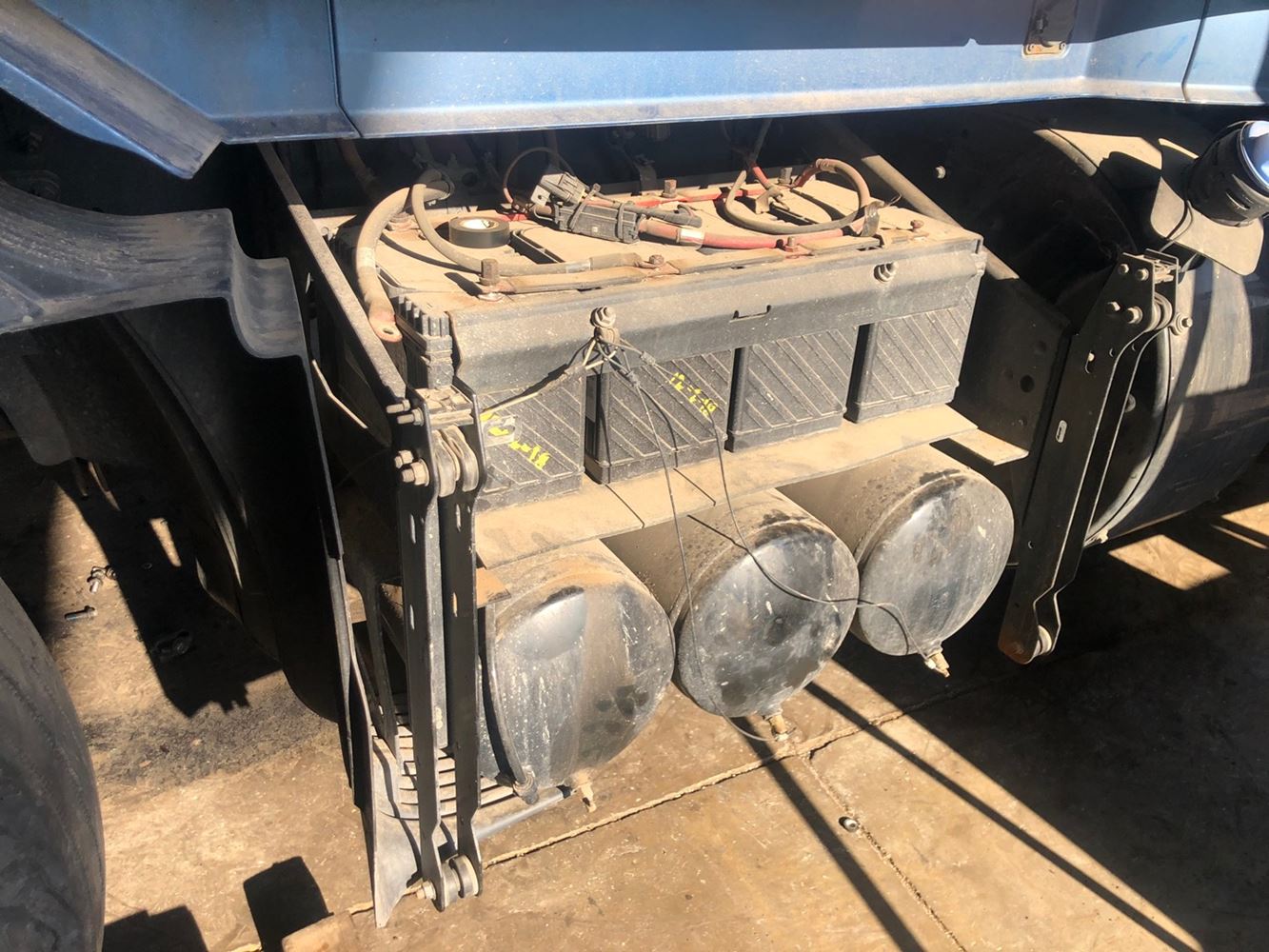 2014 Volvo VNL (Stock 67) Battery Boxes TPI