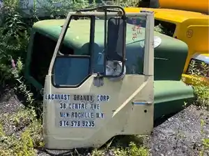 Used 1995 Mitsubishi FM Door (Stock #2518)) Part Image