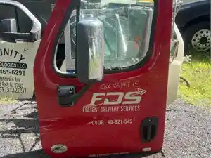 Used 2014 Freightliner Cascadia Door (Stock #2604)) Part Image